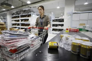 实拍大码女装工厂,给胖妹做衣服一年多用布200万平米