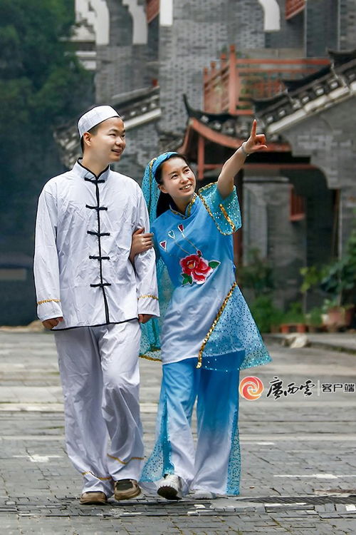 华服当潮丨洁白素雅 用纯净之色打开回族服饰